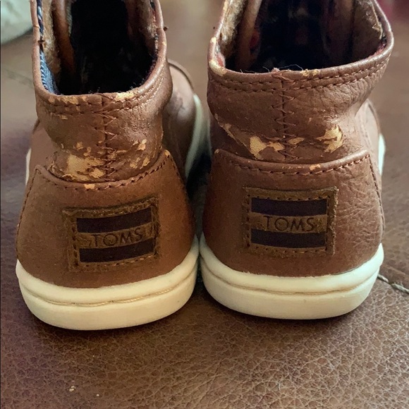 Boys Toms high top shoes size 5 - Picture 3 of 4